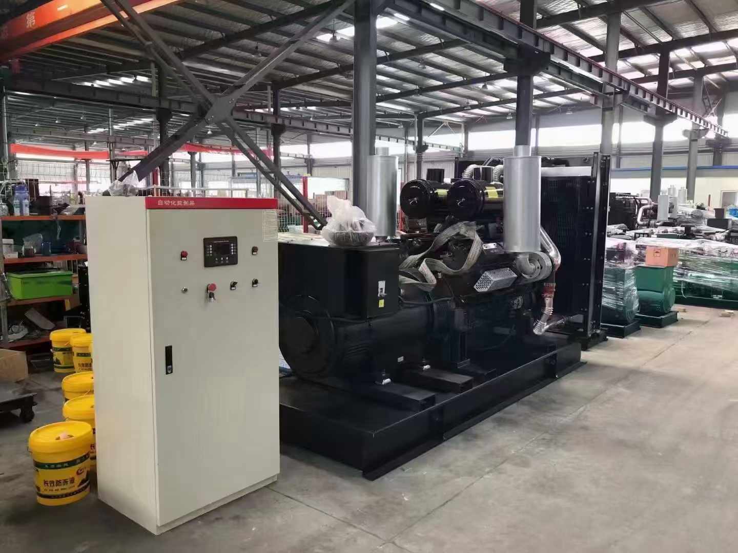 西和柴油发电机运行时的噪音和振动水平如何？