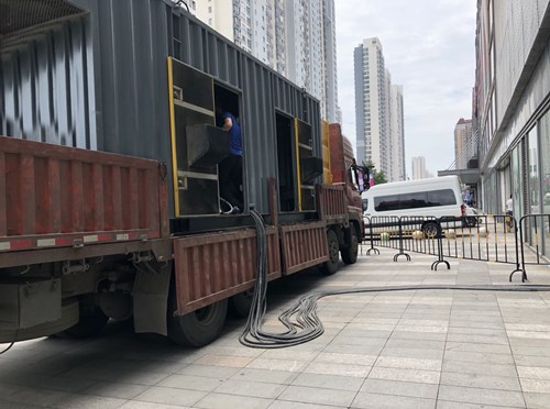 西和冷却液不足的情况下如何检查柴油发电机组？