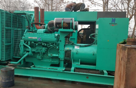 西和发电机组如何判断水冷式机油散热器内部是否需要清洗？