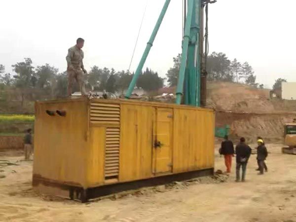 西和如何判断水冷式机油散热器密封件是否需要更换？